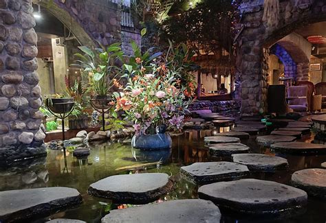 OASIS CAFE .